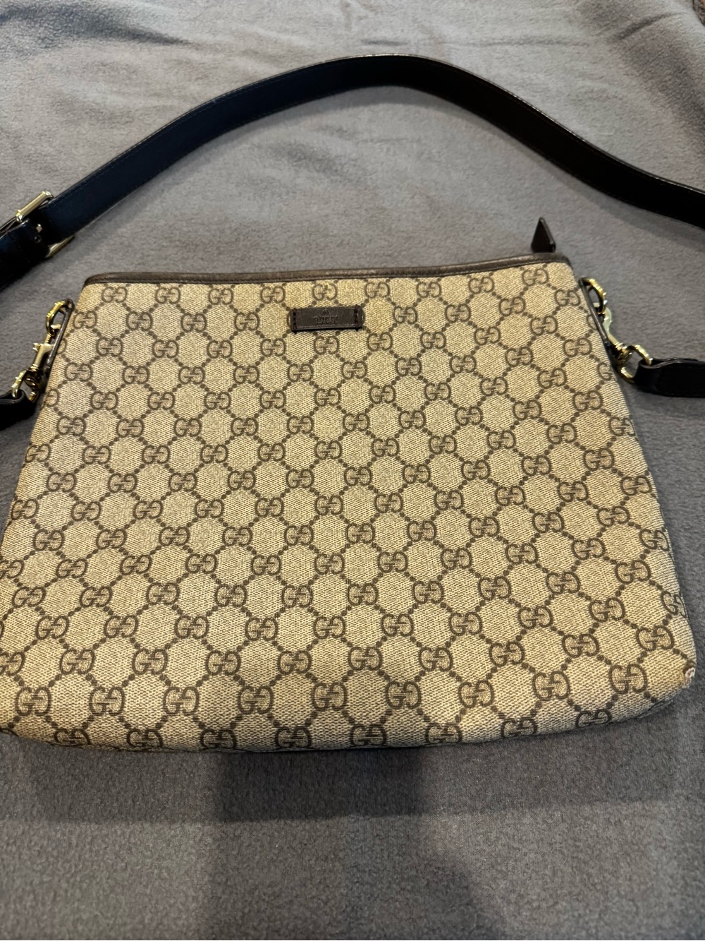 Gucci Beige GG Supreme Canvas Crossbody with Black Strap